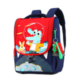 Cartable marternelle garçon rouge avec motif croco présenté sur fond blanc