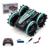 Voiture télécommandée amphibie pour enfant , présentée avec sa manette, sur fond blanc